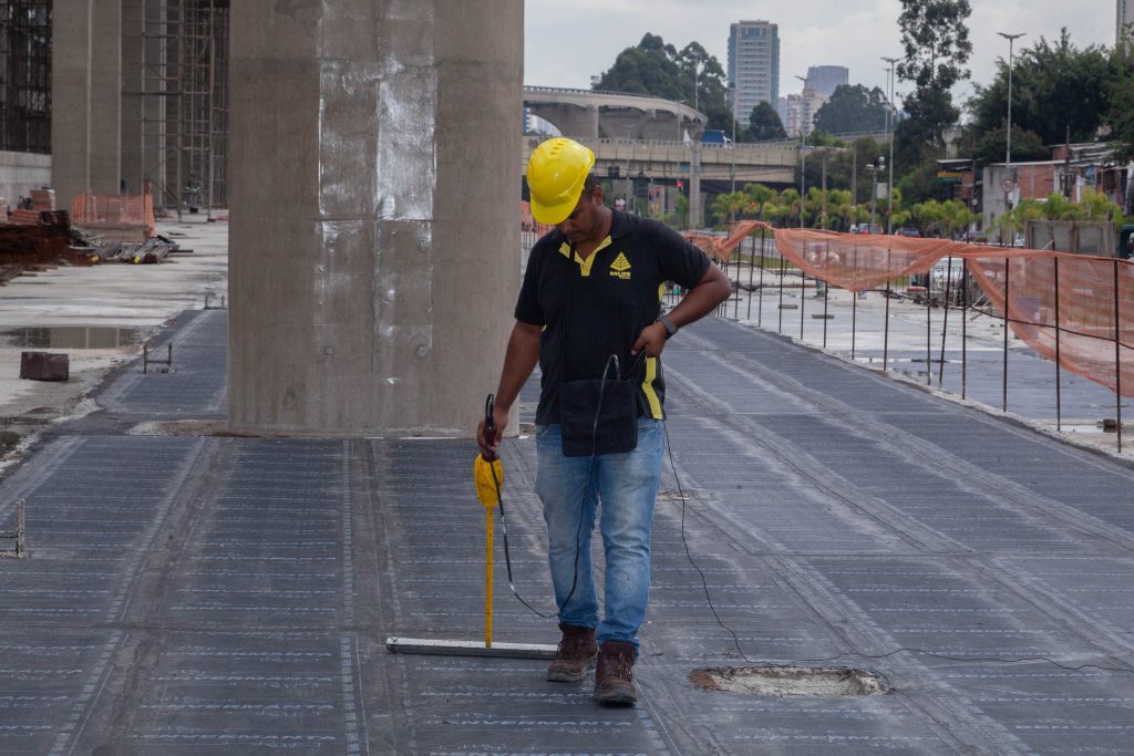 Na construção de pontes e viadutos é imprescindível que seja aplicado um sistema de impermeabilidade altamente confiável e de qualidade.