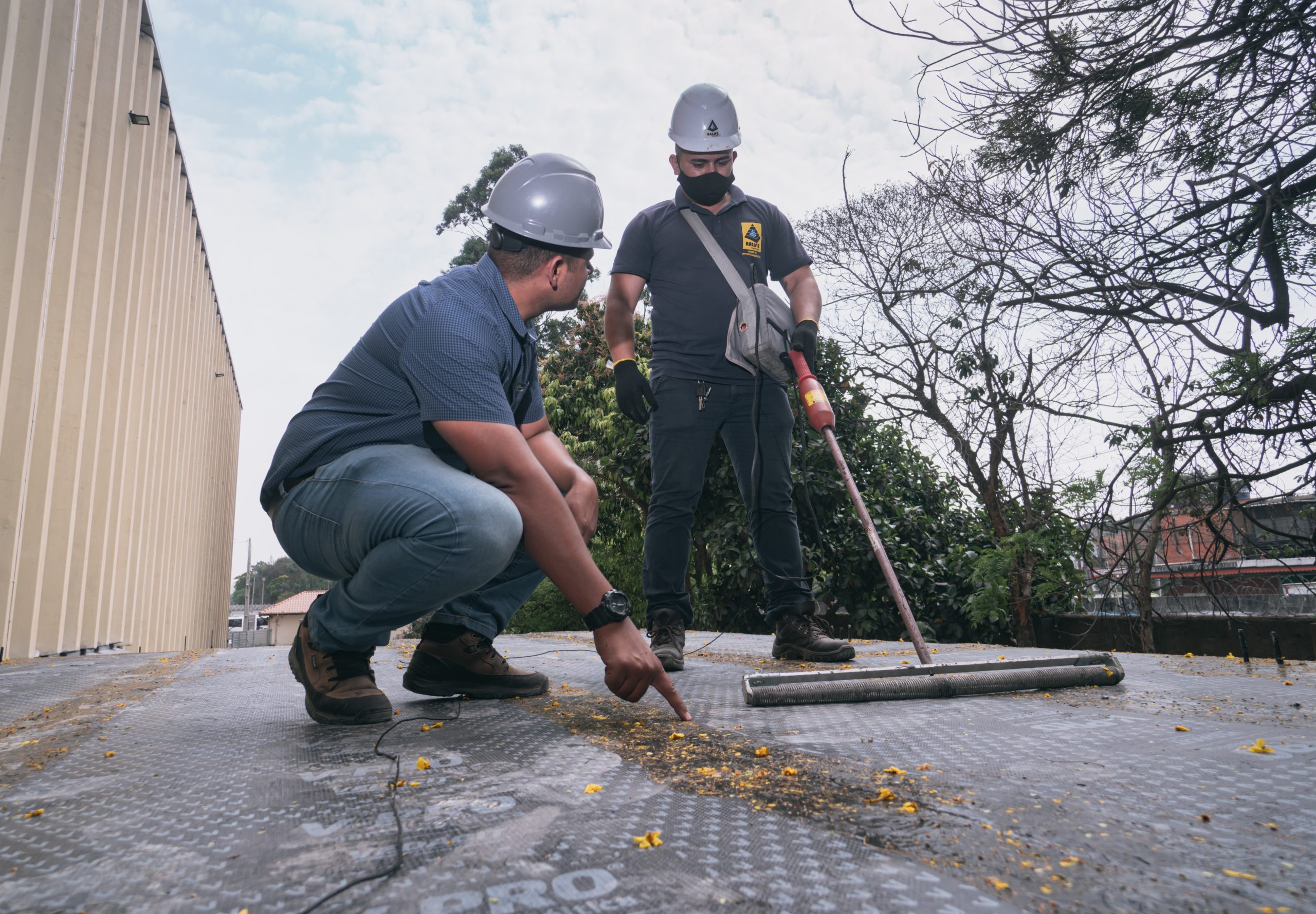 Em apenas 40 minutos é possível testar toda a área impermeabilizada com 100% de eficiência e confiabilidade.